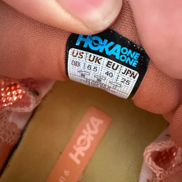 Hoka Arahi 6 Women's Coral and White Athletic Shoes - Picture 7 of 7